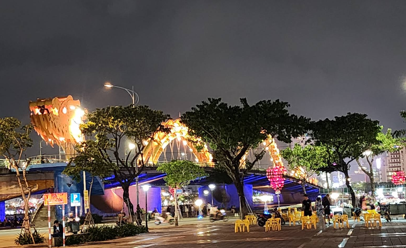 드래곤 브릿지 (Dragon Bridge)